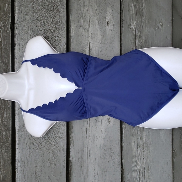 LA BLANCA Womens Blue Petal Pusher Tummy Control Scalloped One-Piece Swimsuit 8 - Picture 3 of 10